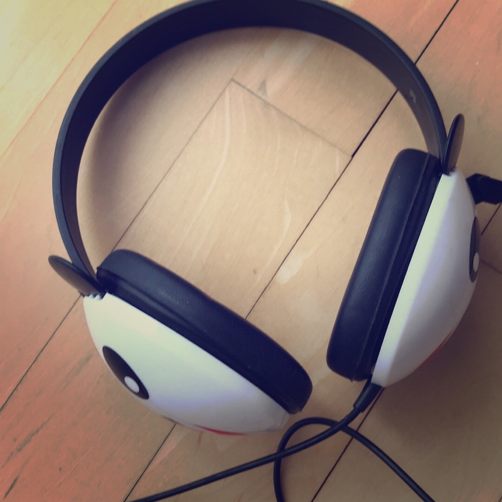 Toddler headphones with volume control